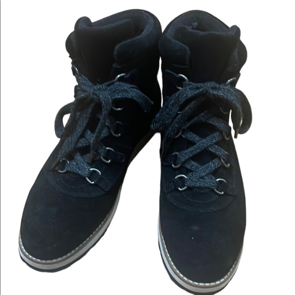 Splendid suede weather shoe boots with tread soles - never worn